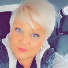 Amy Latona's Instagram, Twitter & Facebook