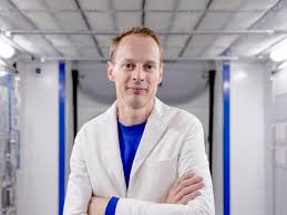 Verder is ons ook de nieuwe tiktok rage niet ontgaan. De Nieuwste Missie Van Daan Roosegaarde Het Opruimen Van Ruimteafval De Smog Van Ons Universum