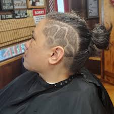 A spring sidecut 🌸 • • #spring #sidecut #ladybarber #hummingbird #flower  #haircuts #lovewhatido #barber #barbershop @barbershopconnect @cpr_barbers  @national_fade_league @national_barbers_association @americancrew  @barberstrong @ladybarberclub ...