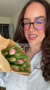 Blumenmädchen Mann Lustig