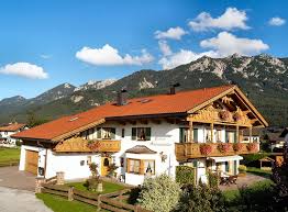 Brauchtum und traditionelle feste sowie sportereignisse laden zum. Aktualisiert 2021 Gastehaus Alpenparadies Krun Ferienwohnung Schottelkarspitz Appartement In Mittenwald Tripadvisor