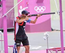楊昆弼，臺灣男子射擊運動員，出生於彰化縣二水鄉。 2018 年亞洲運動會射擊比賽與林怡君參加不定向飛靶混合團體賽，資格賽以破世界紀錄的 146 分晉級決賽，決賽以 42 分敗給黎巴嫩組合奪銀，男子不定向飛靶以平世界紀錄的 48 分奪金。 Yebtsbd3ryii9m