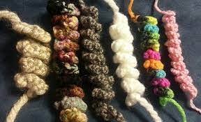 Two colour corkscrew knit stitch pattern. Loom Knit Spiral Corkscrew Loom Knitting Loom Knitting Patterns Loom Knitting Projects