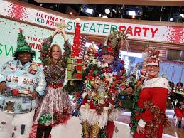 As the weather chills down and the sweaters come out, there are bound to be a few sweaters we all pull out of storage, look at, and say, what on earth was i thinking!?. Gma Ugly Holiday Sweater Challenge Who Wore It Best Abc News