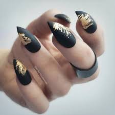 Black And Gold Acrylic Nails Short Gold Rush Acrylicnails Black Gold Nails Pointy Nail Designs Matte Nails Design