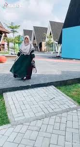 Gambar terkait dengan background warna hijau polos. Video Koleksi Gamis Valdya Polos Terbaru 2020 Gamispolos Warna Renda Hijau