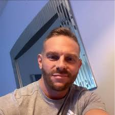 What size shoes does a 6'8 guy wear?