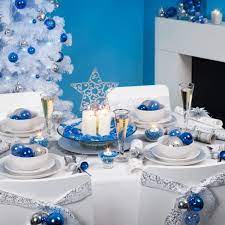 65 dazzling christmas decorating ideas for your home in 2020 pouted com christmas table decorations diy christmas table decorations diy christmas table