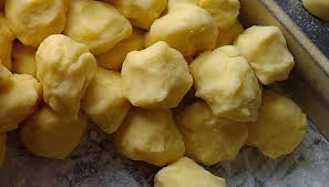 Gnocchi a lunga conservazione a base di patate e farina di mais, garantiti vegan, senza latte, senza uova e senza glutine, rimborsabili dal sistema sanitario nazionale. Gnocchi Di Mais Uova E Parmigiano Rustici E Gustosi