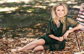 Lisa McCune MODERN FAMILY | The Australian Womens Weekly - Womens-Interest  - Lisez cet article sur Magzter.com