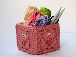 Finden sie hochwertige lizenzfreie vektorgrafiken, die sie anderswo vergeblich suchen. Korbchen Mit Eulen Motiv Selber Stricken