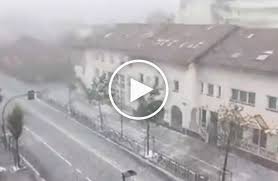 Die gewitter waren am dienstagabend über das salzkammergut und oberösterreich gezogen. Heftiges Unwetter Und Hagelschauer In Bozen Video Unsertirol24