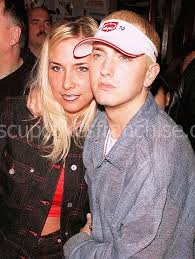 Marshall bruce mathers iii (born october 17, 1972), known professionally as eminem (/ˌɛmɪˈnɛm/; Die Unerklarliche Wahrheit Von Eminems Exfrau Kimberly Anne Scott Prominente Ehepartner