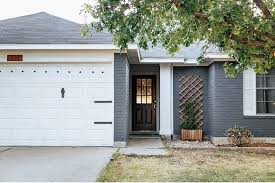 Decorating in the era of zoom. Romabio We Are Smitten With This Modern Exterior Facebook