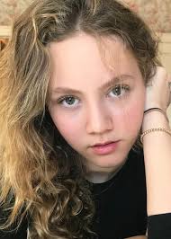 Iris Apatow Výška, hmotnost, věk, statistika těla
