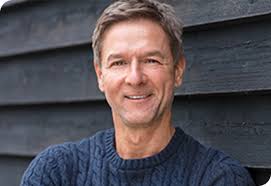 What is Dr Bennett Chotiner's training and experience