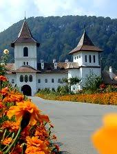 De fapt, manastirea brancoveanu este amplasata pe teritoriul localitatilor sambata de sus si dragus, judetul brasov. Manastirea Brancoveanu Sambata De Sus E68 Sibiu Brasov