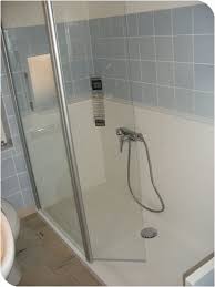 Deshalb sollte gerade bei einer altersgerechten und somit barrierefreien planung eines badezimmers auf eine badewanne nicht verzichtet werden. Altersgerecht Duschen Behindertengerecht Duschen