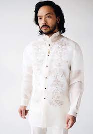 Barong (schwert), ein philippinisches schwert barong tagalog, eine formelle philippinische männeroberbekleidung barong (mythologie), den könig der guten geister in der. Vinta Gallery Filipino Deco Jusi Tunic Barong Natural