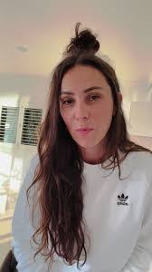 Monique Schultz's Instagram, Twitter & Facebook