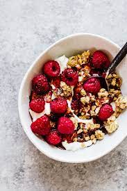 Granola Yogurt Bowls 4 Ways Jar Of Lemons Recipe Easy Breakfast Bowls Yogurt Breakfast Bowl Yogurt And Granola