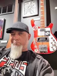 Hi. I'm Rob Ruckus. I've played in about 40 bands over the years. Mostly  out of Las Vegas. (The Shakewells, Self Abuse, The Vermin, Johnny Legend,  Trailer Park Casanovas,…..) My '73 Rick