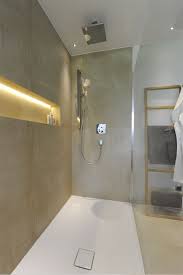 Freistehende Designerwanne Mit Gepolsterter Sitzbank Frei Begehbare Dusche Mit Hand Und Regenbrause 15 M Luxusbad Begehbare Dusche Luxusbad Walk In Dusche