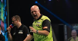 Vanwege corona gaat het premier league darts programma dit jaar later van start en worden alle van maandag 5 t/m vrijdag 9 april worden premier league speelrondes 1 tot en met 5 afgewerkt. Unleashed Michael Van Gerwen Hits Mercilessly Hard In Premier League Darts Sport Netherlands News Live