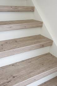 White Or Cream Coloured Risers Risers White Or Cream En 2020 Habillage Escalier Escalier Relooking Escaliers Maison