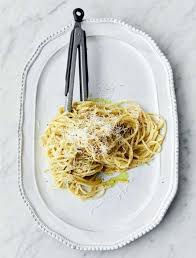 Jamie Oliver Sweet Leek Carbonara Meat Free Meals Channel 4 In 2020 Pasta Recipes Meat Free Jamie Oliver Recipes