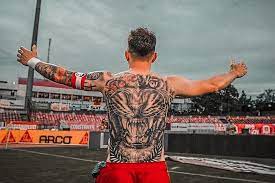 Maybe you would like to learn more about one of these? Exclusiv Un Fotbalist Din Liga 1 Are Un Tatuaj Impresionant Pe Spate DacÄƒ Stiam De La Inceput CÄƒ E Dureros Nu Il Mai FÄƒceam Crede MÄƒ