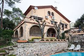 Increible casita tipo refugio de montaña con chimenea y gran terraza con estupendas vistas a montserrat a tan solo 9km del monasterio espacio descubre otras opciones en vacarisses y sus alrededores. Mil Anuncios Com Xalet Vacarisses Passeig Estacio En Vacarisses