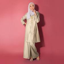 Baju melayu , yang merupakan pakaian tradisional melayu untuk lelaki , terdiri daripada dua bahagian utama , seluar dan baju. Klasik Malaysia Baju Plus Size Wanita Online Boutique Pakaian Wanita Kecantikan Beg Accesories Dan Produck Gaya Hidup Jualan Hebat 30 50
