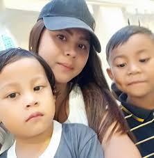 Patay na nang matagpuan sa isang kanal sa Palauig, Zambales ang  magkasintahang babae Huwebes ng umaga. Base sa imbestigasyon ng pulisya,  posibleng may kinalaman sa droga ang pamamaslang sa dalawa. #News5| via