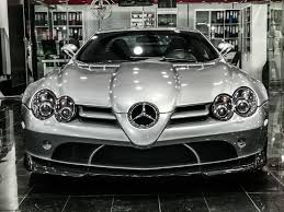 Mainly that the former has a digital sensor to record its images. Ø³ÙŠØ§Ø±Ø© Ù…Ø±Ø³ÙŠØ¯Ø³ Ø¨Ù†Ø² Slr 2007 Ù„Ù„Ø¨ÙŠØ¹ ÙÙŠ Ø¯Ø¨ÙŠ Ø§Ù„Ø¥Ù…Ø§Ø±Ø§Øª Mercedes Benz Slr 722