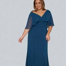 Lo stile impero dovrebbe essere un must per qualsiasi ragazza o giovane donna plus size. Abiti Da Cerimonia Taglie Forti Il Look Perfetto Per Il Tuo Prossimo Evento