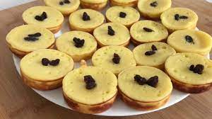 Masukkan air dari daun suji yang di campur dengan terigu kedalam suatu wadah lalu di campur dengan cara di aduk. Kue Lumpur Kentang Lembut Anti Gagal 250 Gr Terigu Jadi 33 Pcs Youtube