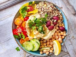Mediterrane Bowl Mit Quinoa Und Hummus Rezept Lecker Rezept Hummus Rezept Quinoa Rezepte Gesund Rezepte Gesund
