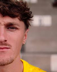 𝘽𝙞𝙚𝙣𝙫𝙚𝙣𝙪𝙚 𝙉𝙞𝙘𝙤𝙡𝙖𝙨 ✍️ Le 𝗦𝗔𝗦 𝗘́𝗽𝗶𝗻𝗮𝗹 est heureux  d'annoncer l'arrivée de Nicolas Delpech 🟡 Âgé de 23 ans, ce milieu de  terrain débarque en provenance de l'𝗨𝗦 𝗔𝘃𝗿𝗮𝗻𝗰𝗵𝗲𝘀 et portera le  numéro