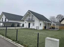 Doppelhaushälfte kaufen in dingolfing, mit garage, 510 m² grundstück, 121 m² wohnfläche, 4 zimmer. Haus Zum Verkauf Im Unteren Moosfeld 54 84130 Bayern Dingolfing Mapio Net
