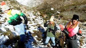 Snow forecast for the western cape and sutherland. Cape Town Residents Make Best Of Sa S Coldest Frolic In Snow Global Circulate