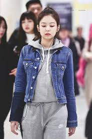 Blackpink's jennie stunned fans with her long braids. Nrzujxkobf7w5m