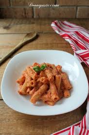 Regolate di sale e pepe e, dopo 10 minuti, aggiungete la panna. Tortiglioni Con Sugo Di Pomodoro E Ricotta Donnepasticcione