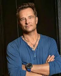 We fell in love with it: Epingle Par Nadine Ouro Sur David Hallyday En 2021 David Hallyday David Chanteur