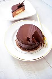 Entremet Mousse Chocolat Daquoise Et Insert Cremeux Caramel Mousse Au Chocolat Cremeux Caramel Daquoise