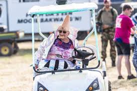 De zwarte cross is een bizarre mix van motorcross, muziek, stunts, theater, humor en veel gekte en spektakel. Camping Zwarte Cross Is Officieel Open 25 000 Kampeerders Naar Binnen Foto Gelderlander Nl