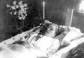 Beautıful women ın theır caskets. Postmortem Photos Archives Dr Lindsey Fitzharris