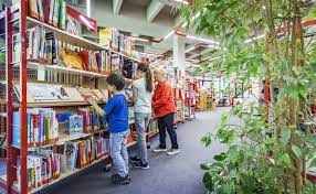Das haus des buches an der prager straße, in guter zentraler lage, ist genau die richtige adresse für mittelständische und kleine unternehmen, die das kuratorium haus des buches e.v. Haus Des Buches Waldkraiburg Allgemeine