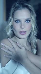 Via della Spiga Milano was live.