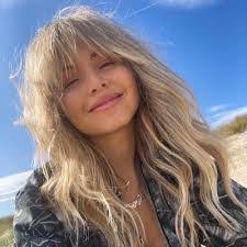 Karen Dines's Instagram, Twitter & Facebook